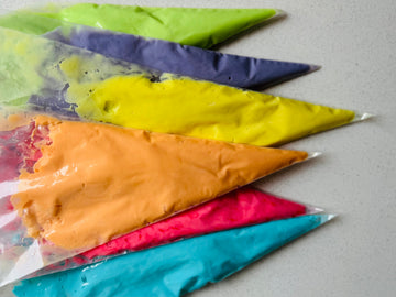 Pastry bags with multiple color fillings