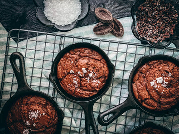 Salt on chocolate cookies